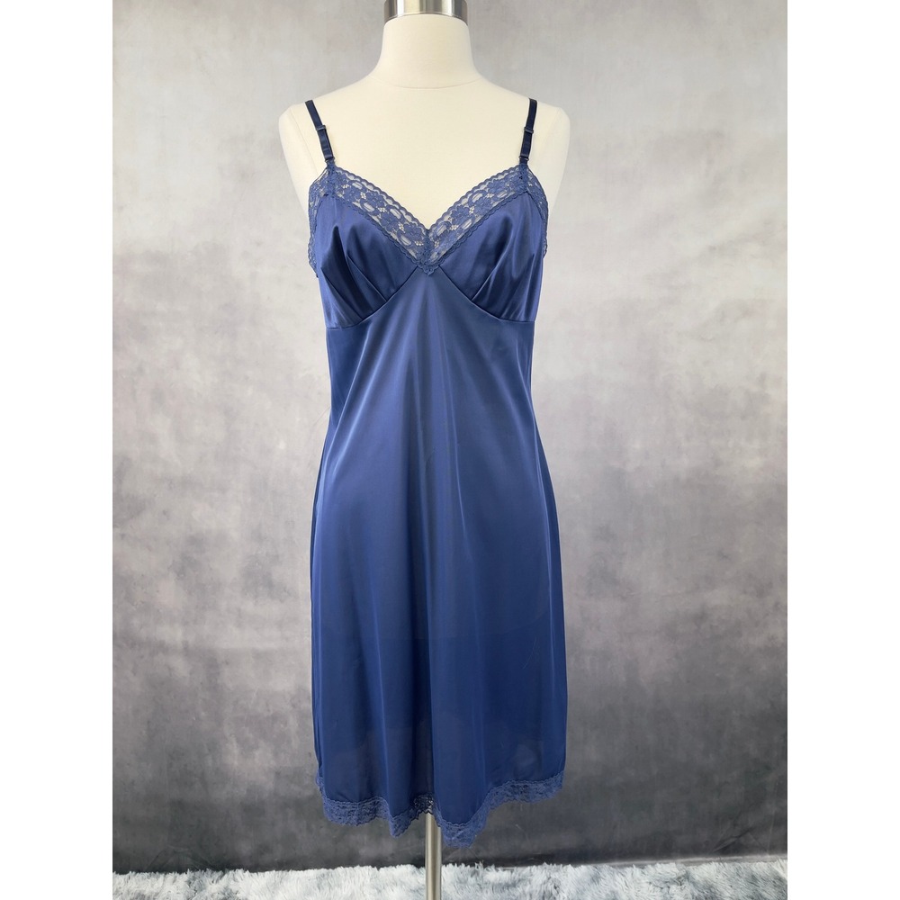 VTG Vanity Fair Full Slip Dress Women 34 Lace Silky Minimal Indie Coquette 80s